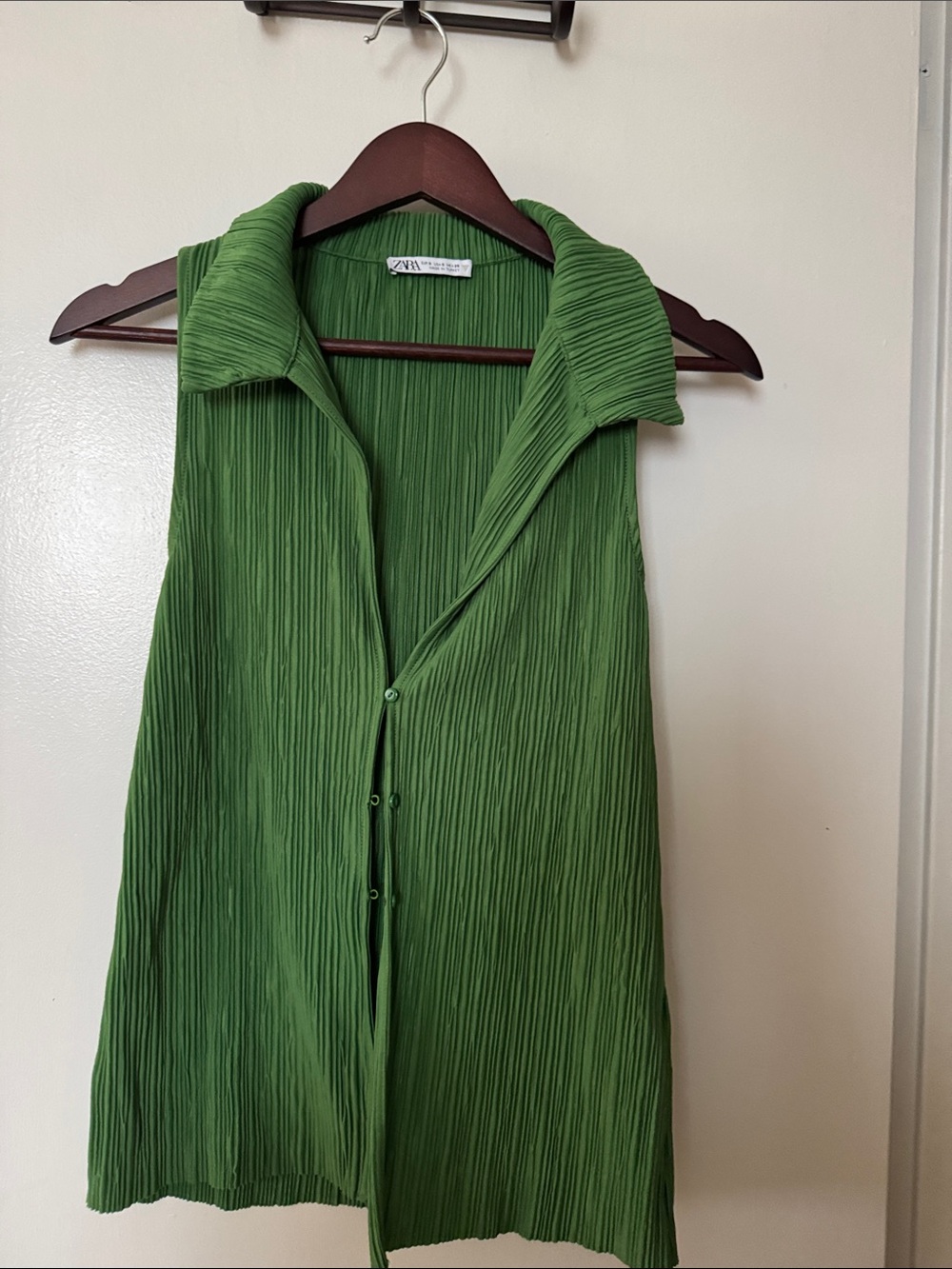 Zara Green Pleated Sleeveless Collared Blouse